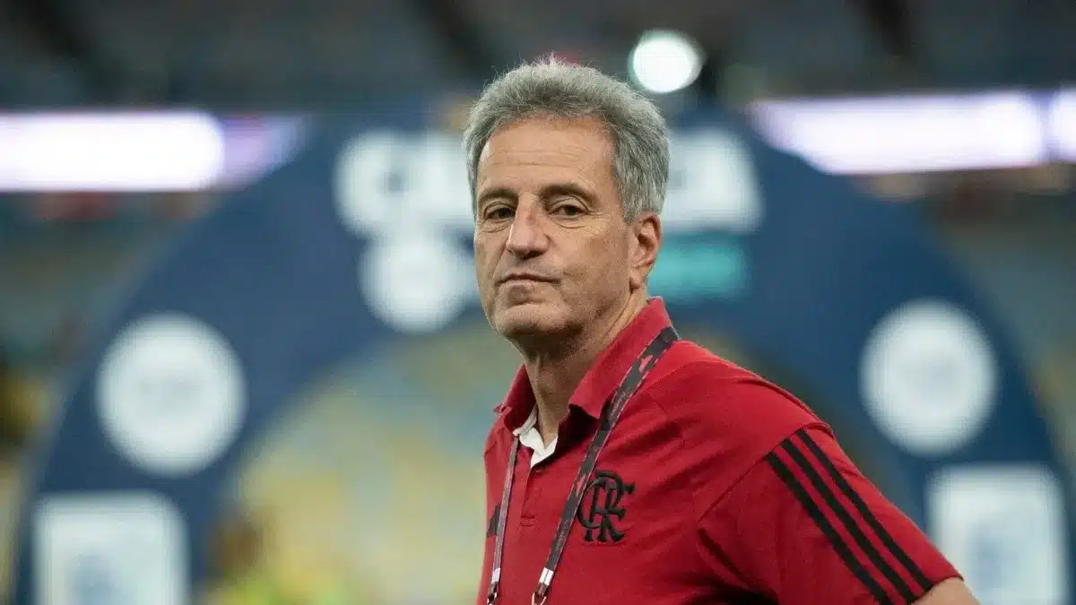 VAI RENOVAR? Presidente do Flamengo prepara contrato de renovação para jogador importante